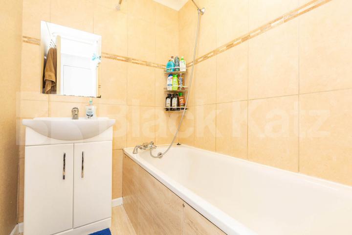 spacious split lever 3 bedroom with large balcony a short walk to underground Sanders Way, Archway